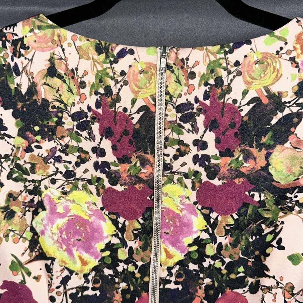 Pink floral V-neck dress - Picture 7 of 8